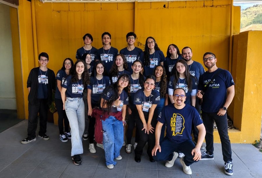 estudantes de pocos participam da plenaria microrregional do parlamento jovem