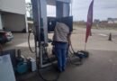 Desinterdição de bombas de posto de combustíveis está irregular fiscal do Ipem-SP durante fiscalização em Posto de Combustíveis no Marco Divisório