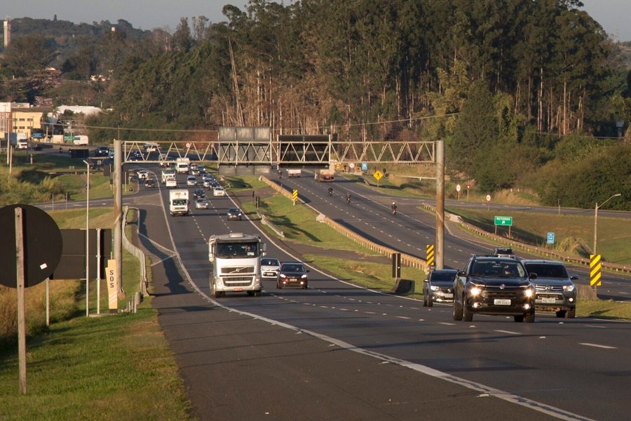 veículos em rodovias