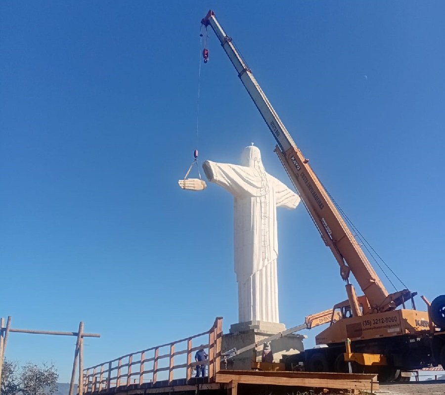 operação para corrigir mãos invertidas do cristo redentor