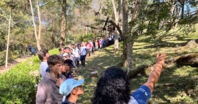 Educação ambiental é tema de atividade entre voluntários da Alcoa e estudantes alunos durante visita ao Parque Ambiental da Alcoa