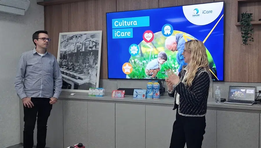 diretores da Danone durante apresentação