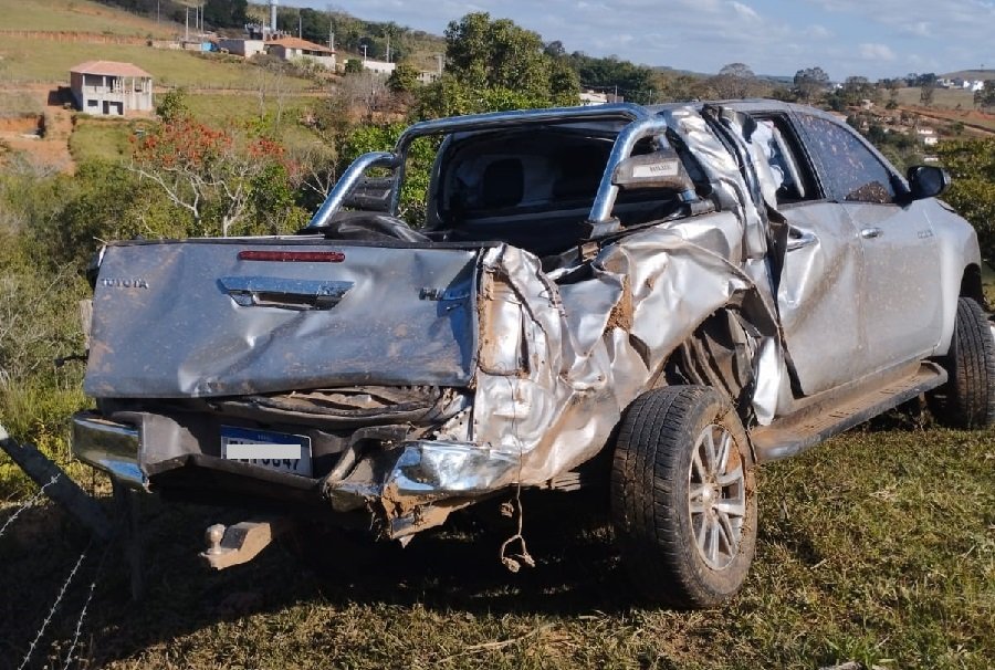 caminhonete capotada na br 267