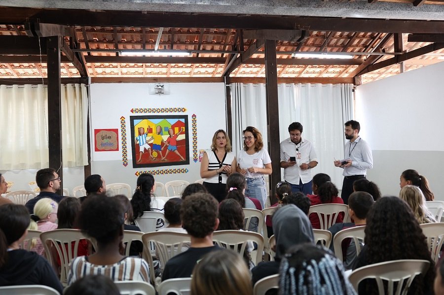 comissao de educacao visita escolas em pocos de caldas