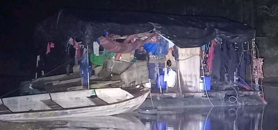 draga apreendida durante garimpo ilegal no Rio Verde em Três Corações