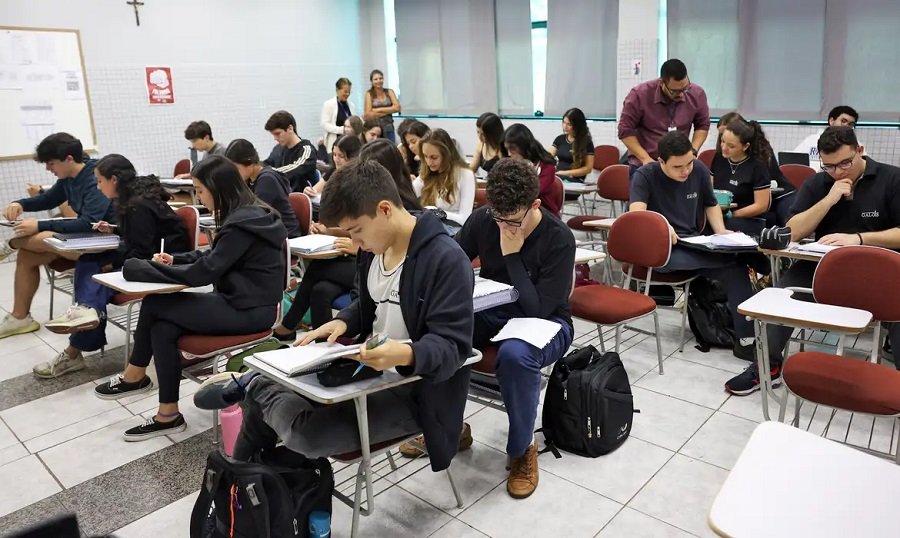 estudantes na sala de aula