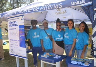 Mostra de Profissões UNIFAL-MG para Você recebe estudantes em Poços de Caldas Estudantes do curso de Ciências Atuariais, do campus da Unifal de Varginha