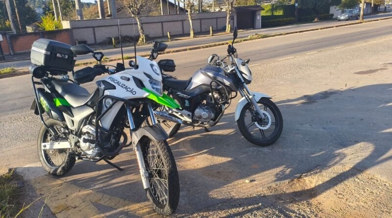 Moto com placa clonada é apreendida após alerta da Muralha Digital moto apreendida pelo demutran