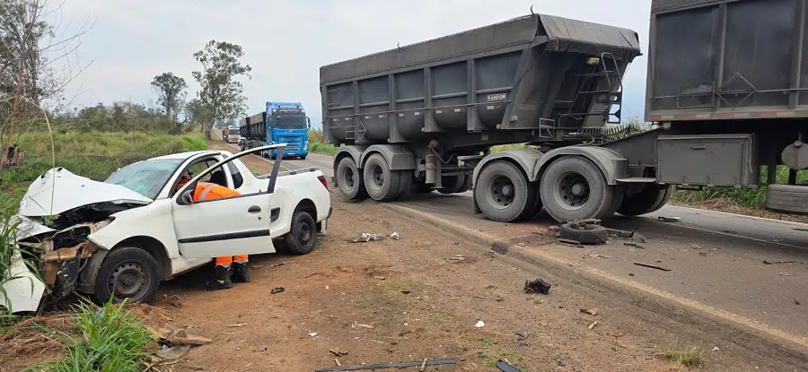 caminhonete envolvida em acidente na MG 179 em Alfenas