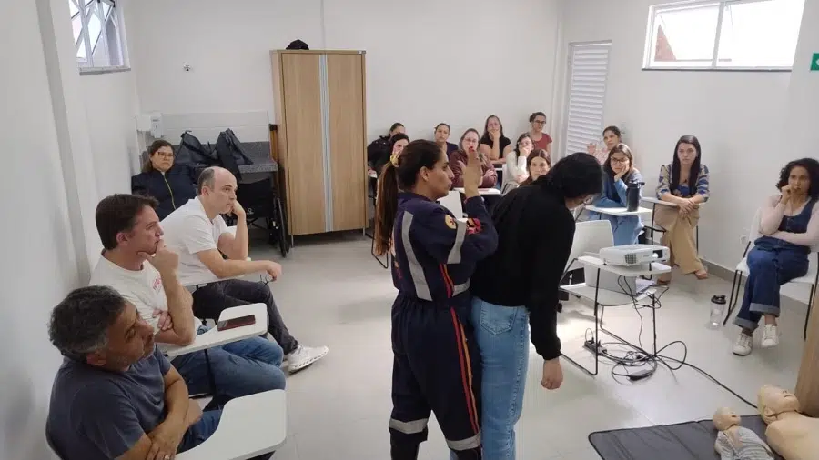 profissionais de saude sendo capacitados pelo samu