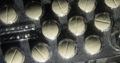 Anvisa aprova novo medicamento para tratamento de enxaqueca cartela de medicamento