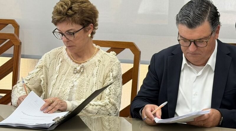 Prefeitura de Andradas assina contrato de concessão do saneamento no município assinatura contrato de concessão do saneamento de Andradas