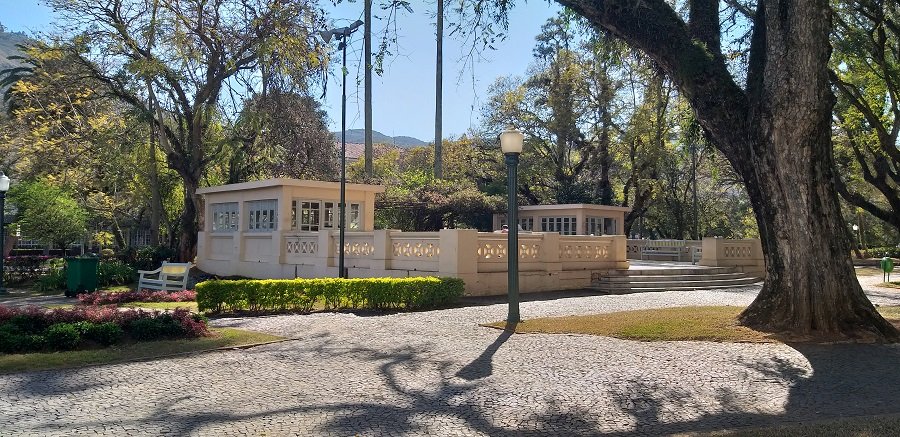 Praça Elisiário Junqueira e Fonte do Leãozinho