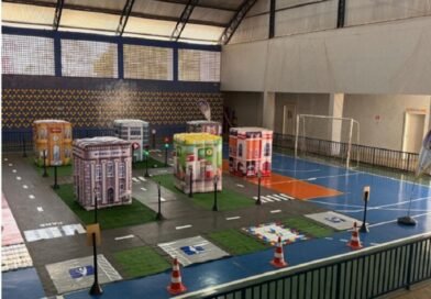 Poços de Caldas recebe ação de educação para o trânsito com espetáculo teatral e minipista minipista de trânsito