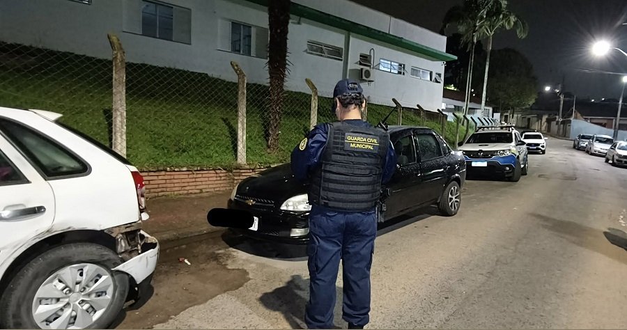 carros envolvidos em acidente na zona sul