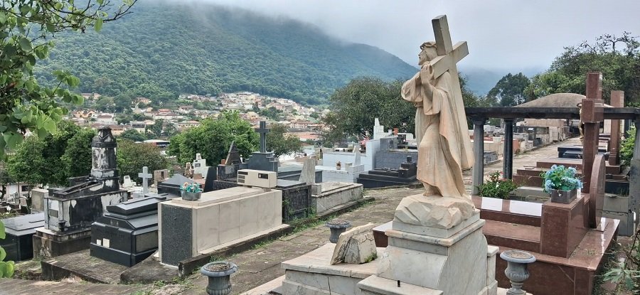 túmulos do cemitério da saudade em Poços de Caldas