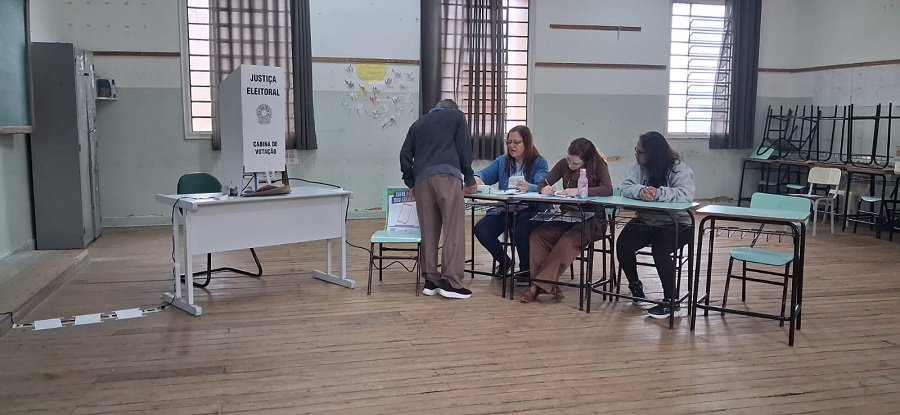 eleitor votando