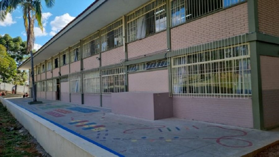 fachada escola municipal João Pinheiro