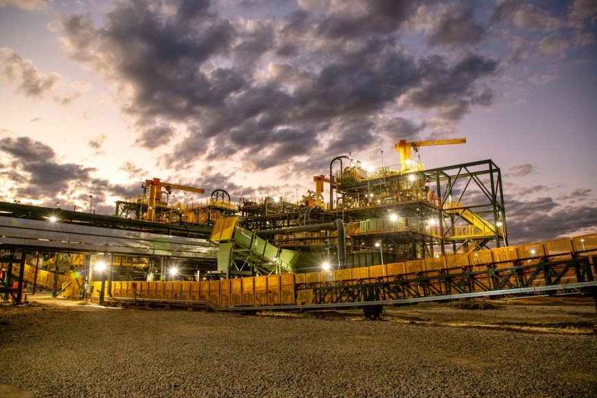 Companhia destaca impacto econômico em 12 municípios, cerca de 19 mil empregos diretos e indiretos e meta de alcançar 330 mil toneladas de produção até 2027.Planta industrial Greentech da companhia no Vale do Jequitinhonha. Foto: Sigma Lithium divulgação
