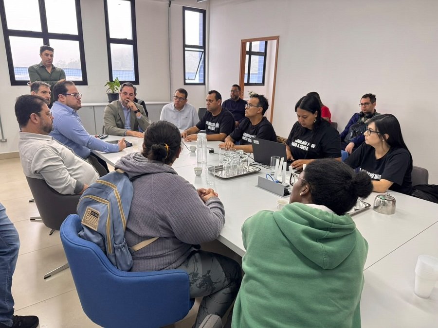diretoria do Sindserv reunida com representantes da Administração Municipal de Poços de Caldas